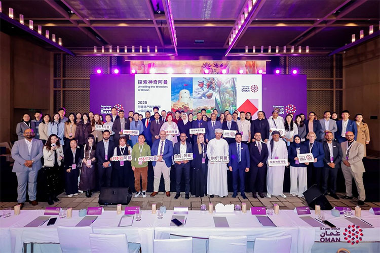 阿曼遗产和旅游部副部长H.E. Azzan Qassim Al Busaidi阁下亲临现场并发表开幕致辞